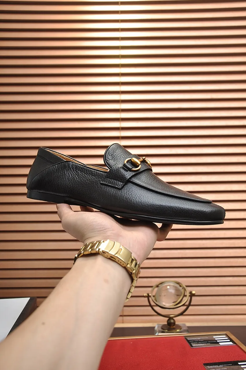 Men's shoes 💰520💶【GUCCI】 (High-end Niuli) New 🍀Gucci* - top version Gucci Peas shoes! Made of imported original cowhide, the inner top layer is comfortable cowhide lining! Original wear-resistant rubber outsole! High quality products! Code number 38-44!